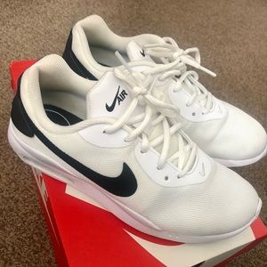 Just in time for summer! Fresh white Nike’s with original box